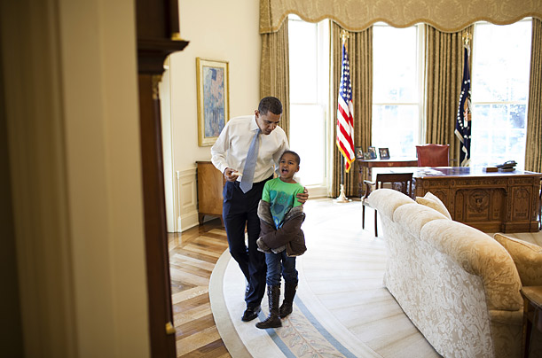 grandfather-clock-sasha-obama-praised-dad-white-house-navigation.jpg